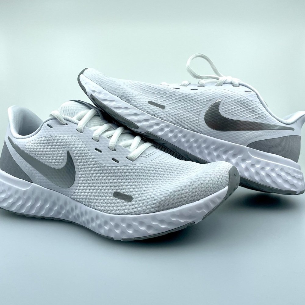[SOLD] Women’s Nike Revolution 5 shoes